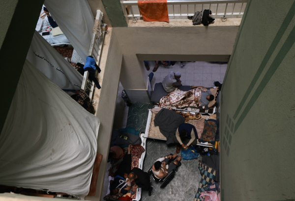 Hospital Al-Aqsa, onde pacientes e pessoas deslocadas precisam se abrigar. Gaza, 29 de novembro de 2023. © Mohammed ABED