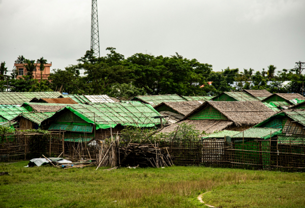 Acampamento de pessoas deslocadas em Rathedaung, no estado de Rakhine, em Mianmar. Outubro de 2023. ©Zoe Bennell/MSF