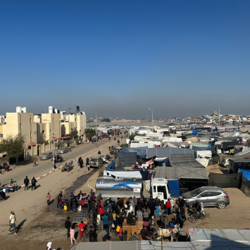 Acampamento de pessoas deslocadas em Rafah, onde muitos palestinos foram buscar abrigo. Foto: Mohammed Abed