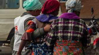 Mulheres em acampamento na República Democrática do Congo. Fevereiro de 2024. © Marion Molinari
