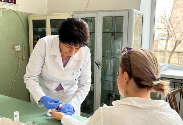 Abertura de serviço de teste de hepatite C em Yerevan. Armênia. © MSF/Etienne Lhermitte