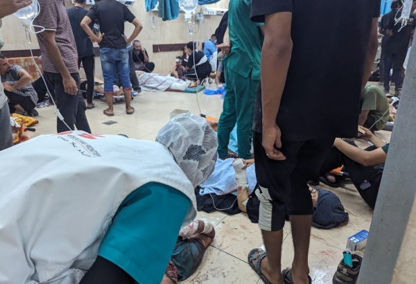 Em 8 de junho, as equipes de MSF e do hospital Al-Aqsa atenderam centenas de feridos pelos bombardeios israelenses. Foto: Karin Huster/MSF
