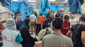 O Dr. Sohaib Safi trabalhou na sala de emergência do hospital Al-Aqsa, em Gaza, na Palestina, em 2024. Ele compartilha como é a guerra vista de dentro de uma sala de emergência.