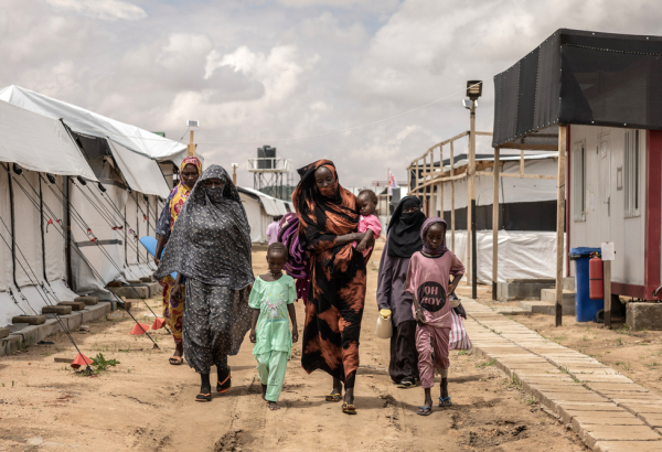 Refugiados sudaneses no hospital de MSF no acampamento de Metche, no Chade. © Finbarr O’Reilly/VII Photo
