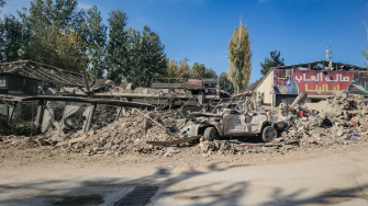 Destruição na cidade de Baalbek, que, assim como o vilarejo onde vivia Sekna Fakih, também foi alvo de ataques israelenses. Líbano, novembro de 2024. ©MSF