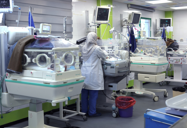 Unidade neonatal de cuidados intensivos do hospital Nasser, em Gaza. 29 de dezembro de 2024. ©Nour Alsaqqa/MSF