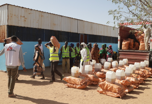Distribuição de alimentos organizada por MSF no Sudão | Janeiro de 2025 © Abdoalsalam Abdalla