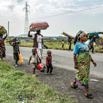 Civis em deslocamento na região de Masisi, província de Kivu do Norte. República Democrática do Congo, 12 de fevereiro de 2025. © Daniel Buuma
