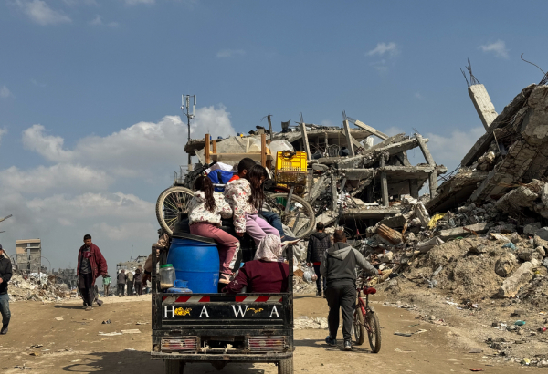 Família palestina deslocada, voltando para se estabelecer na cidade de Beit Lahia. Norte da Faixa de Gaza, fevereiro de 2025. ©Nour Alsaqqa/MSF