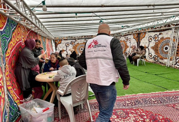Equipe de MSF realiza atendimento em clínicas móveis para atender deslocados no norte da Cisjordânia, na Palestina. Março de 2025. ©Oday Alshobaki/MSF