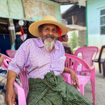 U Ma, 85 anos de idade, sobrevivente do terremoto em Mianmar.  © Lena Pflueger/MSF
