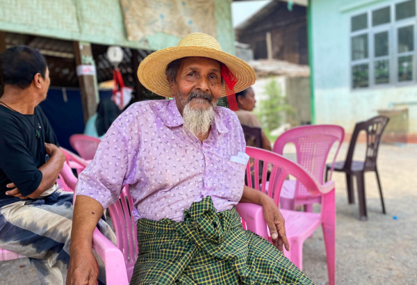 U Ma, 85 anos de idade, sobrevivente do terremoto em Mianmar.  © Lena Pflueger/MSF