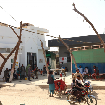 Área externa do hospital de MSF em Baluchistão. Fevereiro de 2025 @ Gul Nayab/MSF