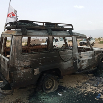 Carro em que María, Tedros e Yohannes viajavam, em uma foto capturada pela equipe de busca de MSF em 25 de junho de 2021. ©MSF