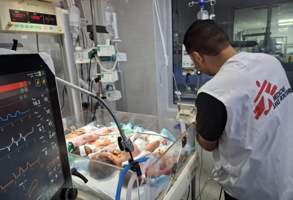 Bebês em incubadora no hospital Al Helou, no norte de Gaza. Julho de 2025. Al Helou Joanne Perry/MSF