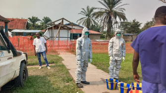 Equipe de MSF trabalha em resposta a surto de Ebola, na província de Kasaï. República Democrática do Congo. ©MSF