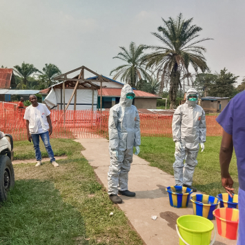 Equipe de MSF trabalha em resposta a surto de Ebola, na província de Kasaï. República Democrática do Congo. ©MSF