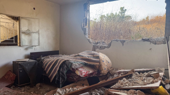 Casas e infraestrutura nas províncias do sul continuam destruídas, um ano após a escalada da guerra no Líbano. @ Maryam Srour/MSF