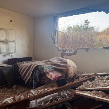 Casas e infraestrutura nas províncias do sul continuam destruídas, um ano após a escalada da guerra no Líbano. @ Maryam Srour/MSF