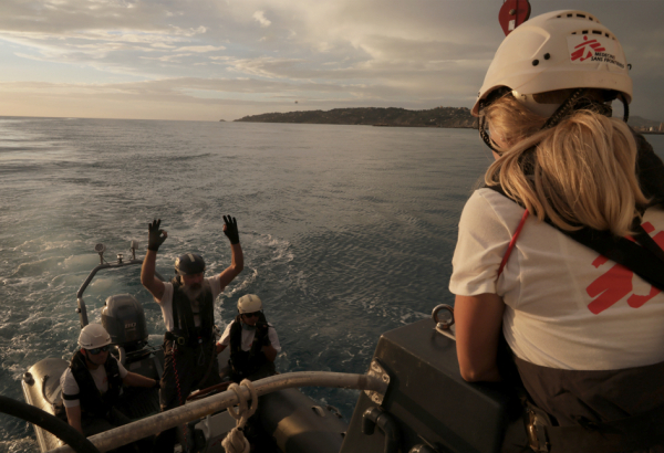 Equipe de MSF durante treinamento no Mar Mediterrâneo, uma das rotas de migração mais mortais do mundo. ©MSF
