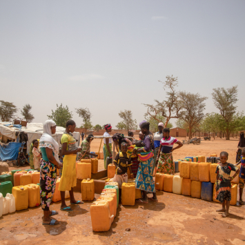 In addition to the medical services provided at the clinic and at the health centre, MSF is increasing people’s access to clean water in Kongoussi, Burkina Faso, by building new boreholes and rehabilitating old one.