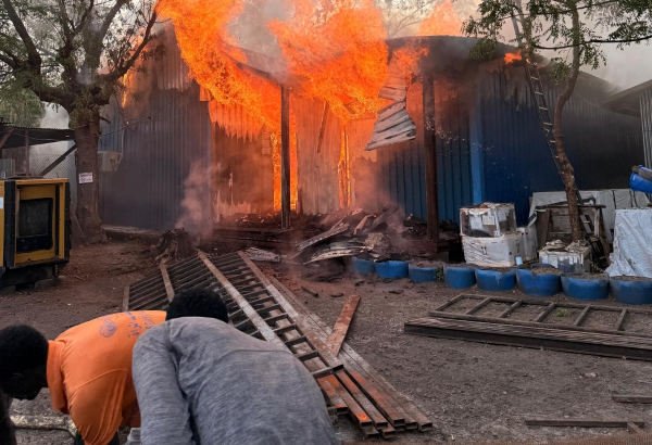 Hospital de MSF em Old Fangak em chamas após ser bombardeado. Sudão, maio de 2025.