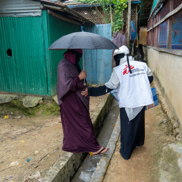 Sabera, de 38 anos, está esperando seu sexto filho. Como muitas pessoas refugiadas rohingya em Cox’s Bazar, ela enfrenta dificuldades para ter acesso a cuidados médicos  ©Cox’s Bazar