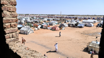 Acampamento de Al-Mina Al Muwahad, em El-Obeid, Sudão, que abriga famílias deslocadas pela guerra. ©Abdulmonam Eassa