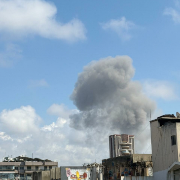 Menos de 10 horas após o anúncio de um cessar-fogo regional, as forças israelenses realizaram um ataque em grande escala com vários ataques aéreos em todo o Líbano. © Jinane Saad