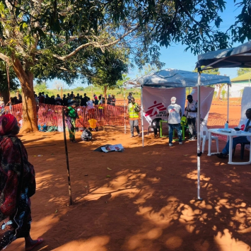 Clínica móvel de MSF recém-instalada em Nanjua, distrito de Ancuabe, norte de Moçambique.