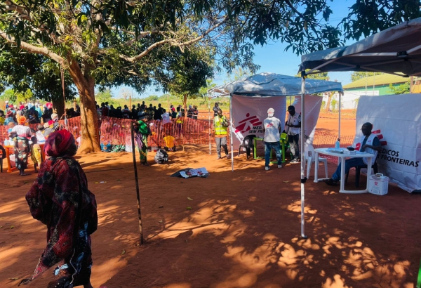 Clínica móvel de MSF recém-instalada em Nanjua, distrito de Ancuabe, norte de Moçambique.
