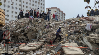 Equipes de resgate procuram pessoas desaparecidas sob os escombros de um prédio em Caraballeda, La Guaira. Venezuela, 21 de julho de 2026. ©Belen Filgueira/MSF