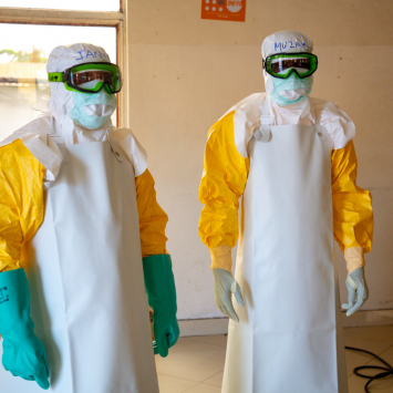Equipe de MSF fornece treinamento para funcionários do Hospital Kyeshero, em Goma, sobre trabalho com a doença do Ebola. Maio de 2026. República Democrática do Congo. ©Maria Elena del Carre/MSF
