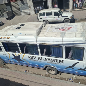 Um veículo foi alvo de um ataque israelense em Gaza a menos de dois metros de um ônibus que transportava profissionais de MSF, em 13 de setembro de 2026. ©MSF