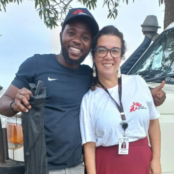 Larissa e Costantino Monteiro, da equipe de comunicação de MSF em Moçambique. Maio de 2024. ©Arquivo pessoal
