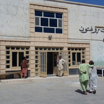 Afeganistão: pacientes ainda sofrem para conseguir chegar a hospital em Lashkar Gah
