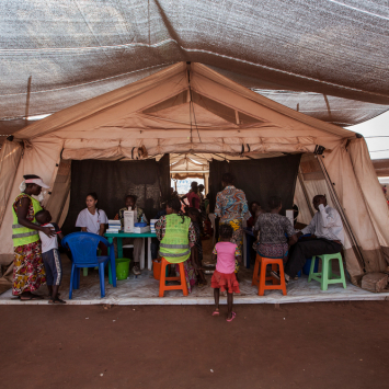 Clínica de MSF no campo de refugiados Cacanda em Angola, próximo à fronteira com a República Democrática do Congo, em julho de 2017. (Foto: Bruno Fonseca)