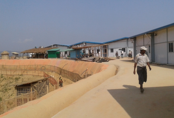 MSF abre hospital em acampamento que oferece abrigo a rohingyas