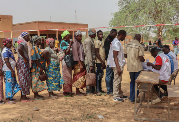 Em Burkina Fasso, 386 mil pessoas vivem em condições degradantes
