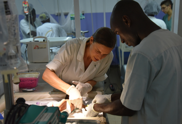 Costa do Marfim: salvando as vidas de mães e seus recém-nascidos