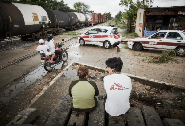 México: detenções em massa condenam migrantes à clandestinidade e limitam seu acesso a serviços médicos