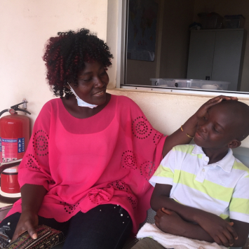 O extraordinário final feliz de Paul, um jovem paciente diagnosticado com malária na Libéria