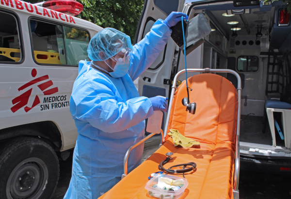 El Salvador: muitos morrem em casa antes da chegada das ambulâncias