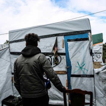 França: em Calais, nenhum descanso para os refugiados