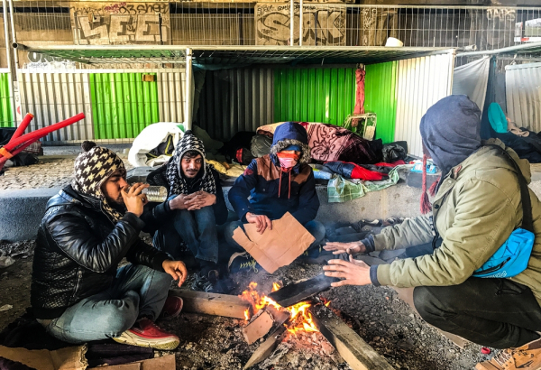 França : necessidade urgente de abrigos duradouros e soluções para migrantes
