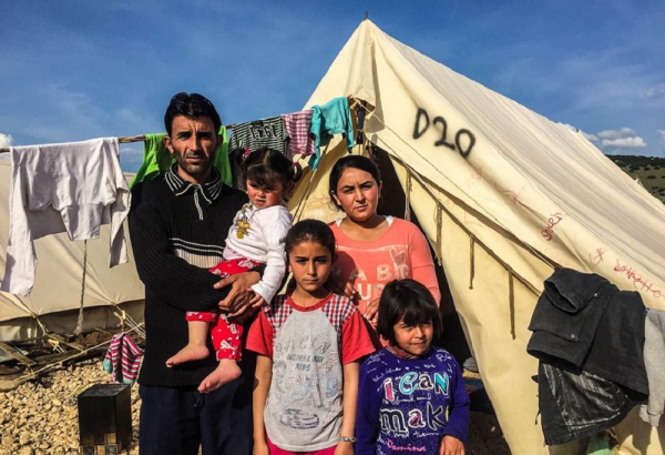 Família refugiada na Europa: “Fomos tratados como cachorros”