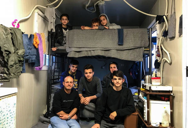 Lampejo de esperança: a vida de solicitantes de asilo retidos na Grécia