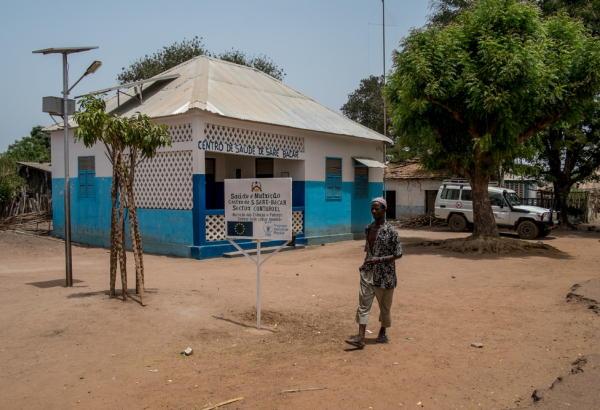 Guiné-Bissau: tratando a pequena Aua