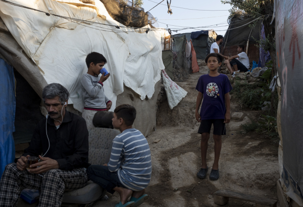 Migrantes seguem confinados nas ilhas gregas, mesmo sem casos de COVID-19 nos campos