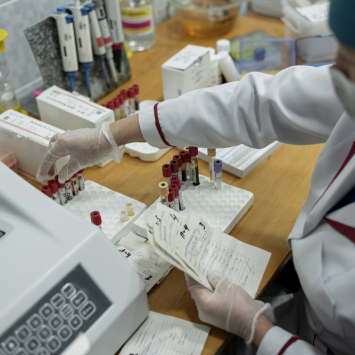 Empresa de diagnóstico Cepheid cobra quatro vezes mais do que deveria pelos testes de COVID-19